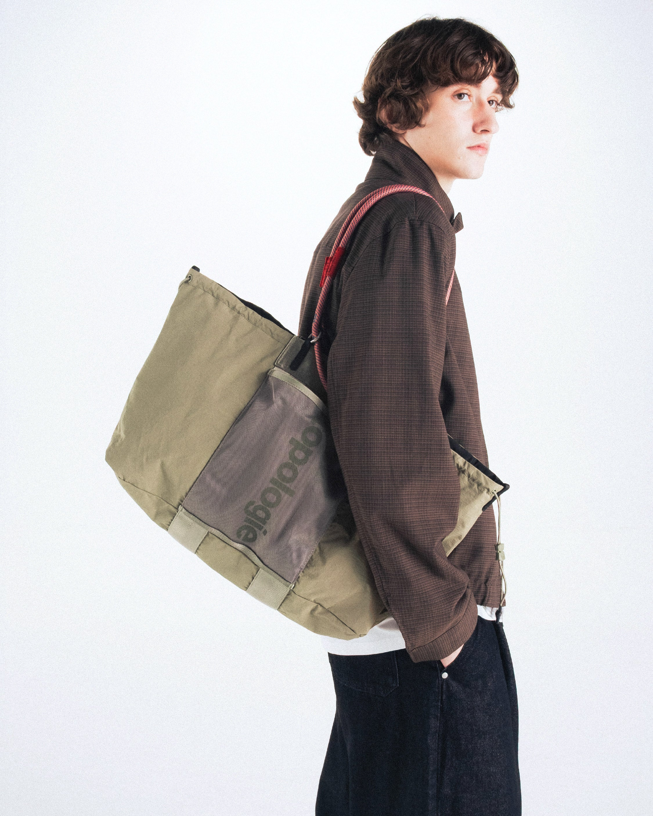 Summit 中號寬版托特包