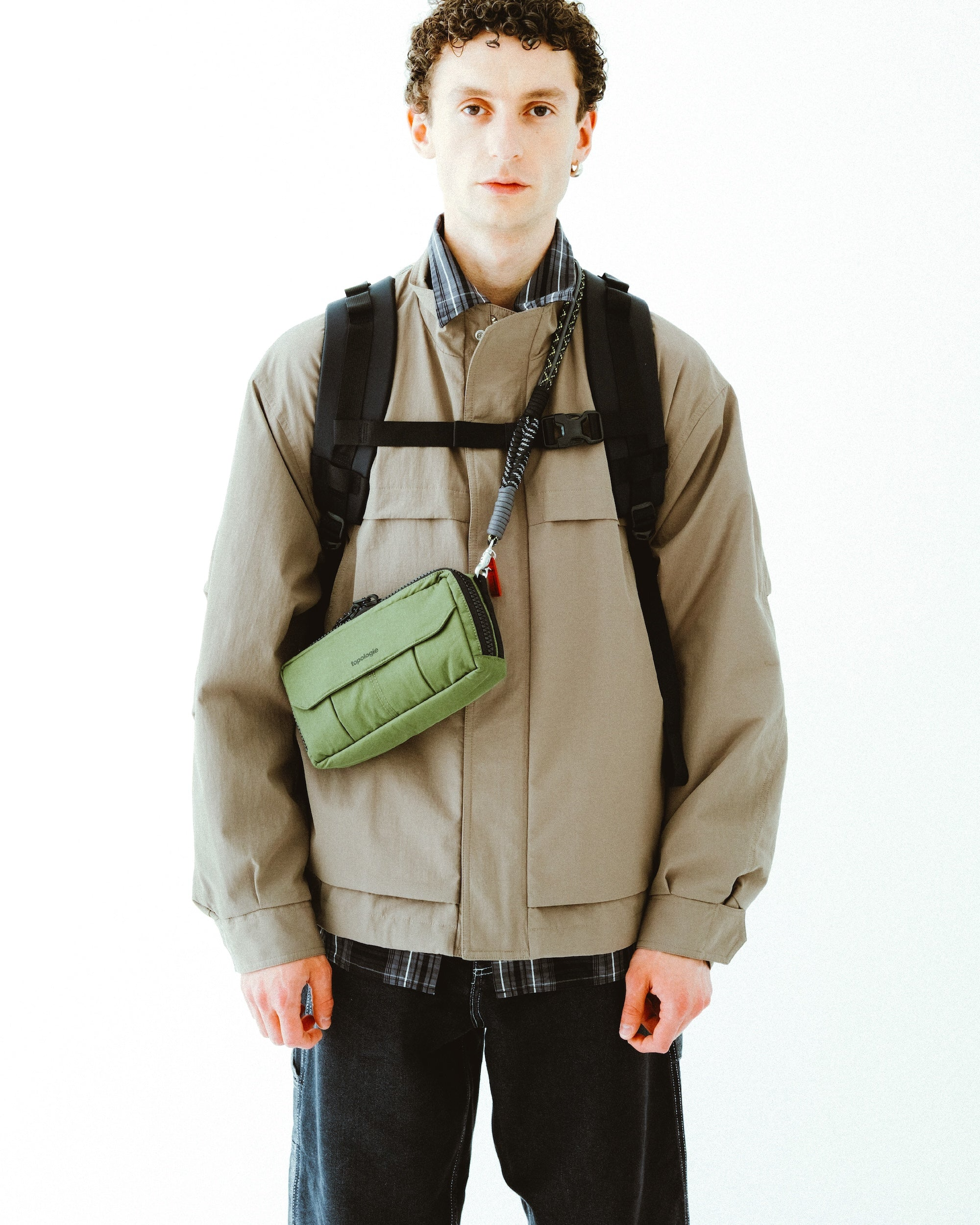 Utility 寬版隨身包